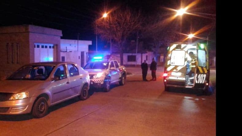 Un pasajero golpeó con un palo a un remisero y fue detenido