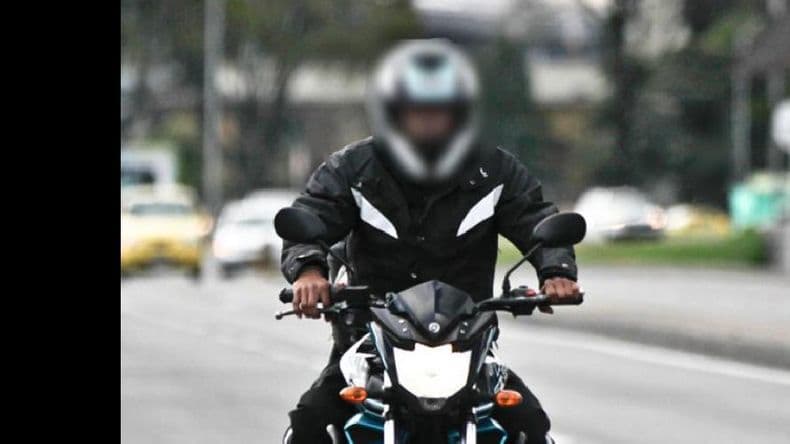 Un depravado en moto abusó de varias mujeres en plena calle