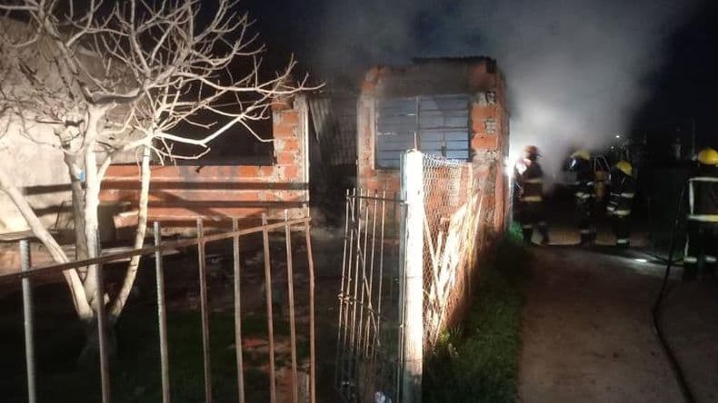 Pérdidas materiales se registraron en un inmueble incendiado