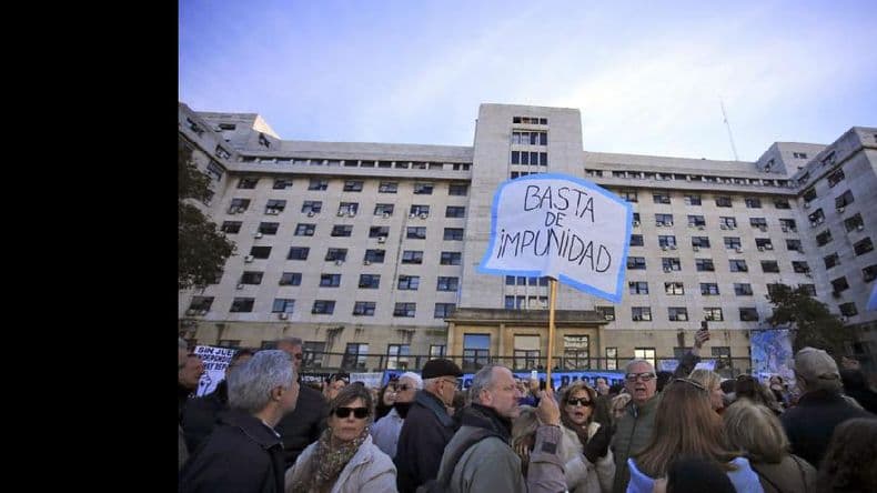 Manifestantes reclamaron para que avancen las causas por corrupción