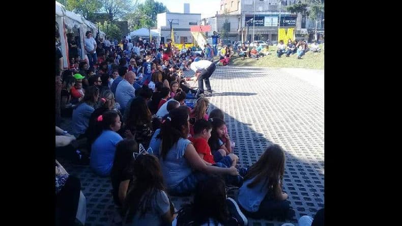Con una atractiva jornada finalizó Feria del Libro de Pergamino