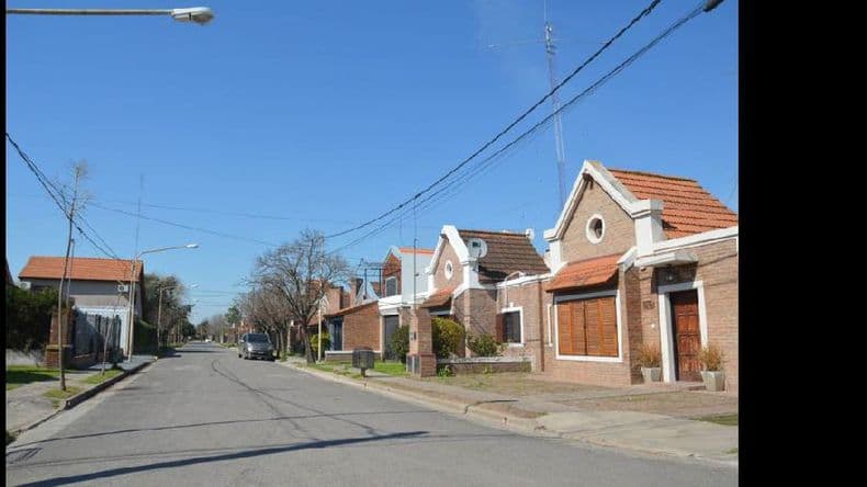 Robaron 60 mil pesos y 2 mil dólares en una casa del barrio Champagnat