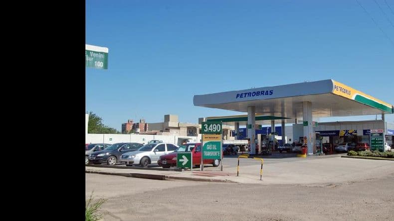 Detuvieron a una pareja de asaltantes y a un exconvicto armado en un supermercado