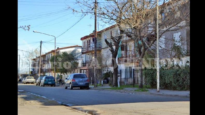 Un hecho de sangre conmovió ayer al barrio 512 Viviendas
