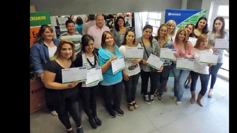 Entregaron certificados a quienes finalizaron el Taller de Manicuría