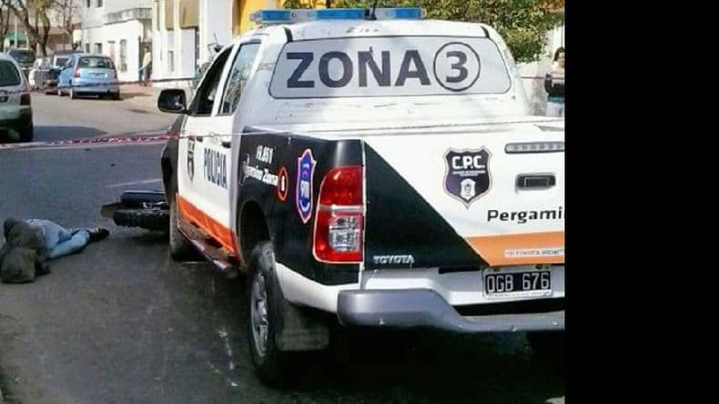 Detuvieron a dos jóvenes tras robar una cartera y chocar contra un patrullero