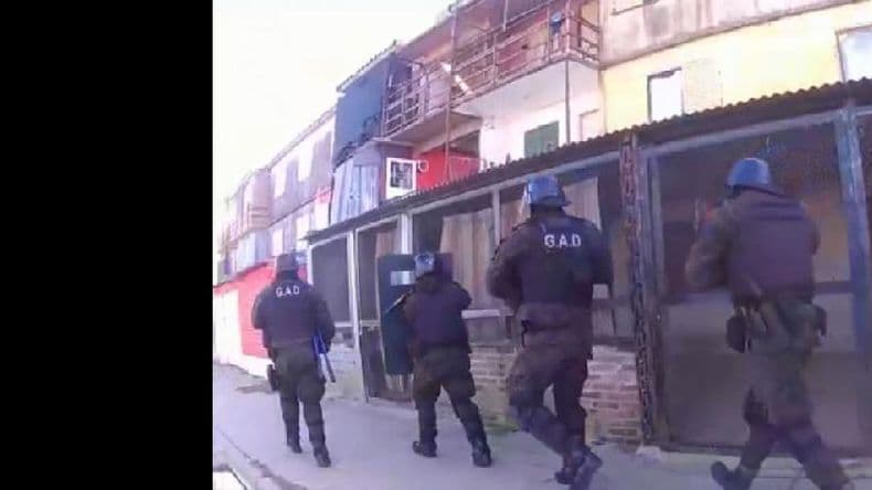 Tres allanamientos por venta de droga en el Complejo 512 Viviendas
