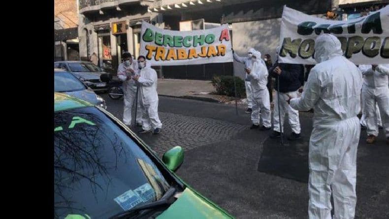 Trabajadores de una tabacalera de Rosario protestan frente a la Afip