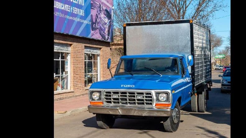 Final feliz: le quemaron la camioneta por dar positivo, pero el Municipio se la arregló