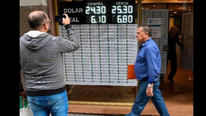 La crisis cambiaria parece haber sido contenida, afirman economistas