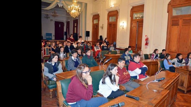 Con una amplia participación juvenil culminó el Parlamento Estudiantil