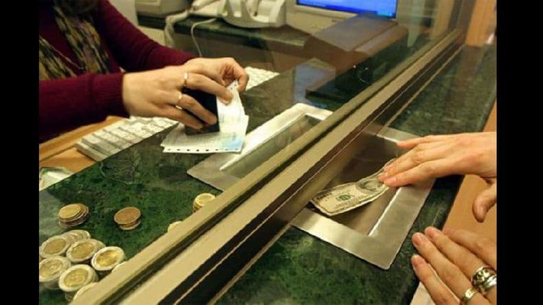 Afirman que vender dólares en comercios es una opción interesante en puntos turísticos