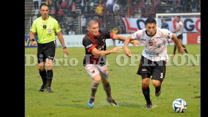 Douglas le frenó el ascenso a Colón y una mínima esperanza lo ilusiona