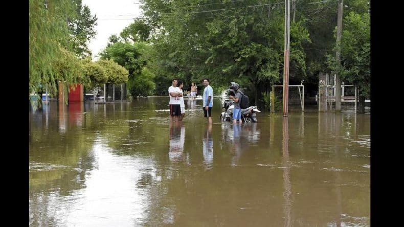 Más de un centenar de evacuados y anegamientos en el sur de Santa Fe
