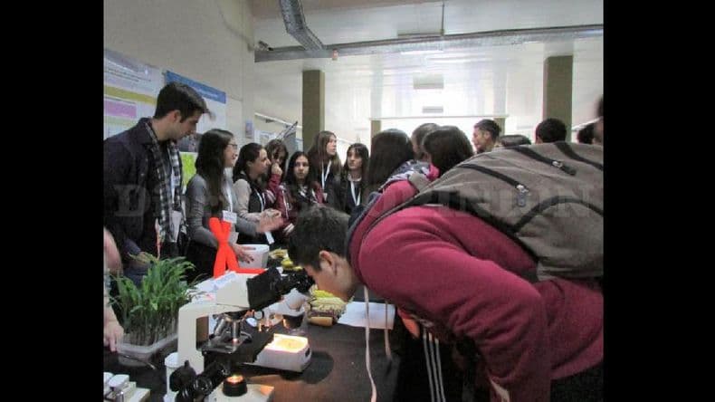 Jóvenes de más de 30 escuelas pergaminenses en la muestra TEC Unnoba
