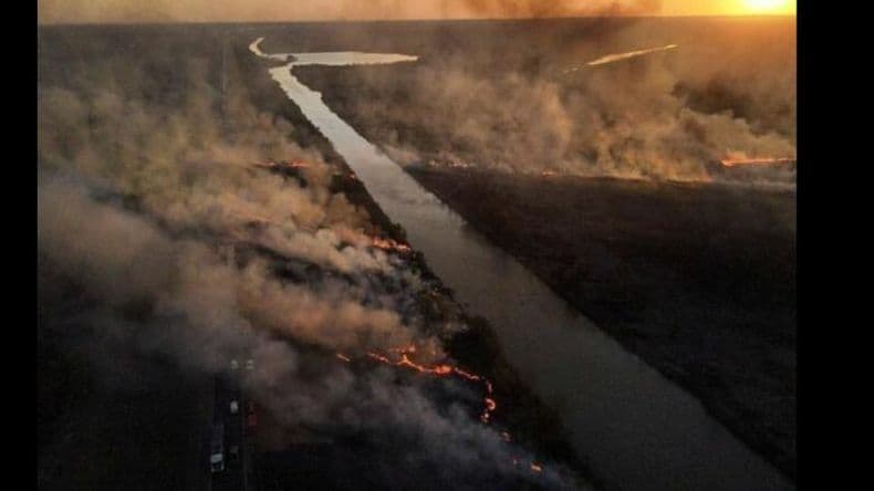 El humo de los incendios irrita los ojos y sugieren suspender el uso de lentes de contacto