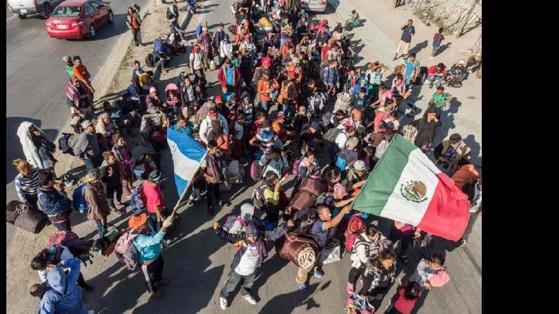 Más de 1.500 centroamericanos de caravana migrante llegaron a la frontera de Estados Unidos