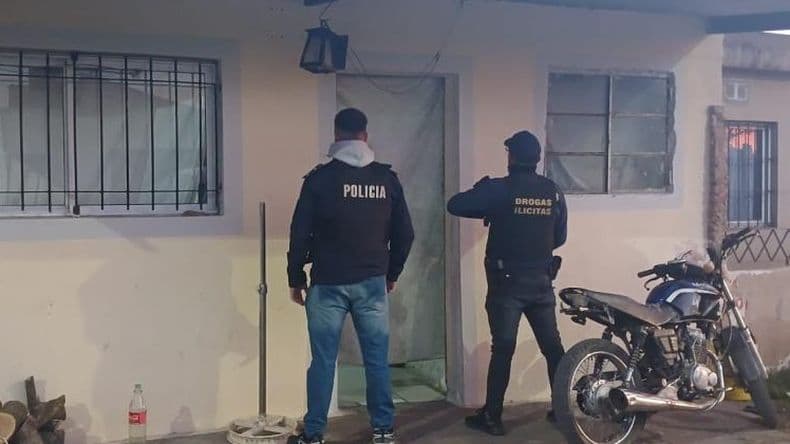 Detuvieron a un sujeto en un operativo anti drogas en el barrio Acevedo