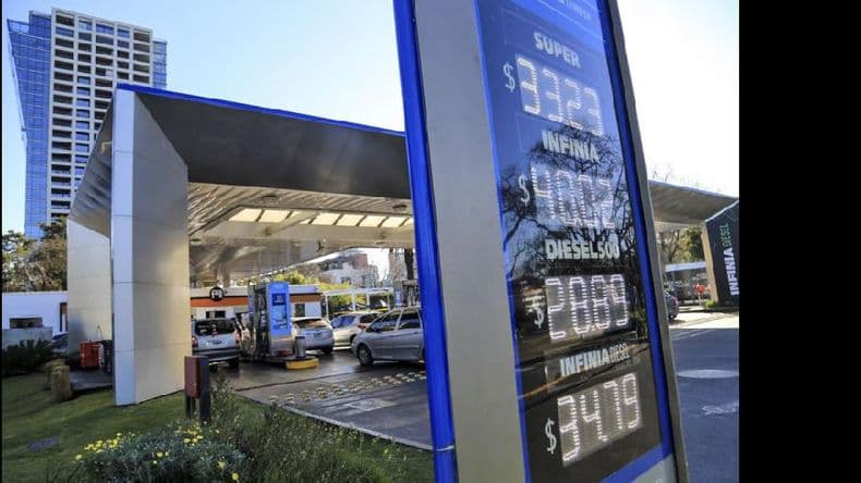 YPF y Axion aumentaron los precios de los combustibles