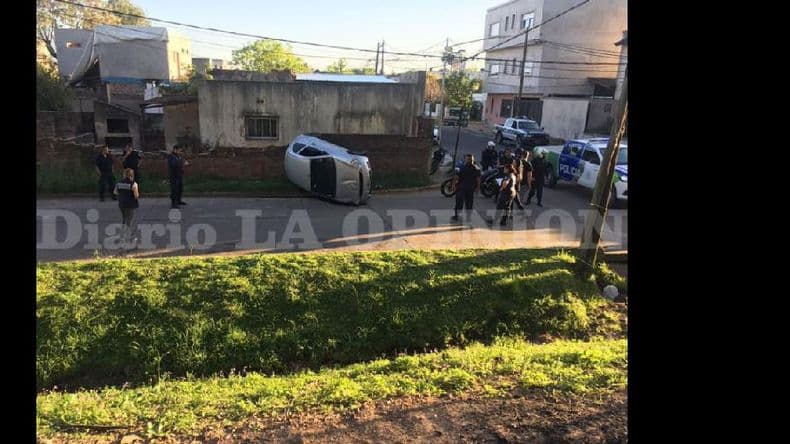 Jornada accidentada con un choque y dos vuelcos