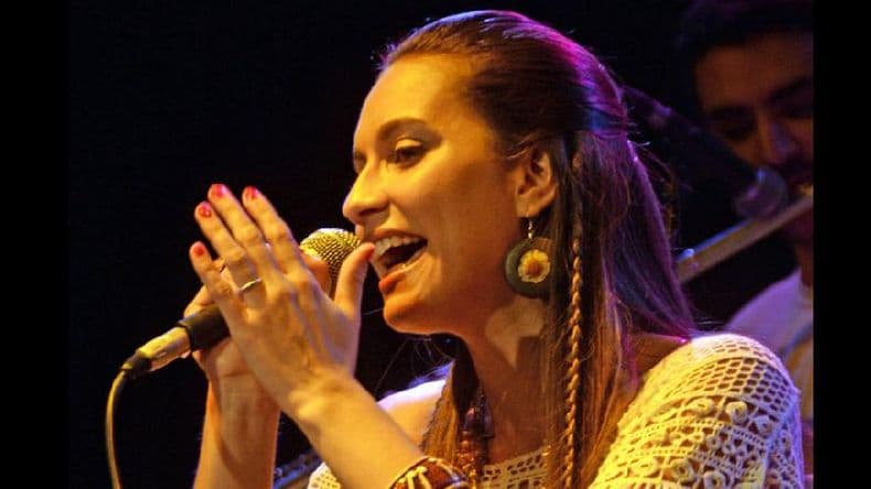 Yanel Cárdenas presenta “Identidad”