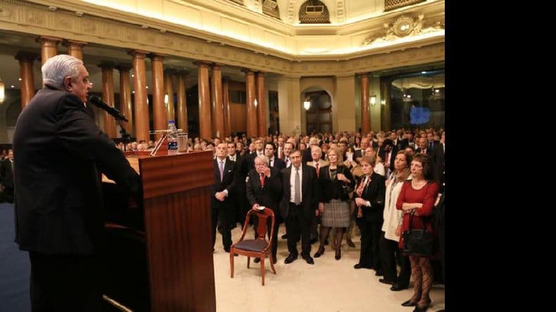 El presidente de la Bolsa de Comercio de Buenos Aires dijo que el dólar blue está “alto”