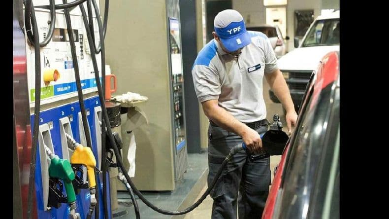 YPF aumentó los combustibles y los expendedores advierten que es necesario un ajuste más antes de fin de año