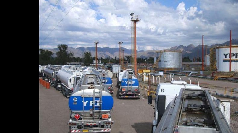 Cayeron las ganancias de YPF pero su producción de hidrocarburos aumentó 10,2%