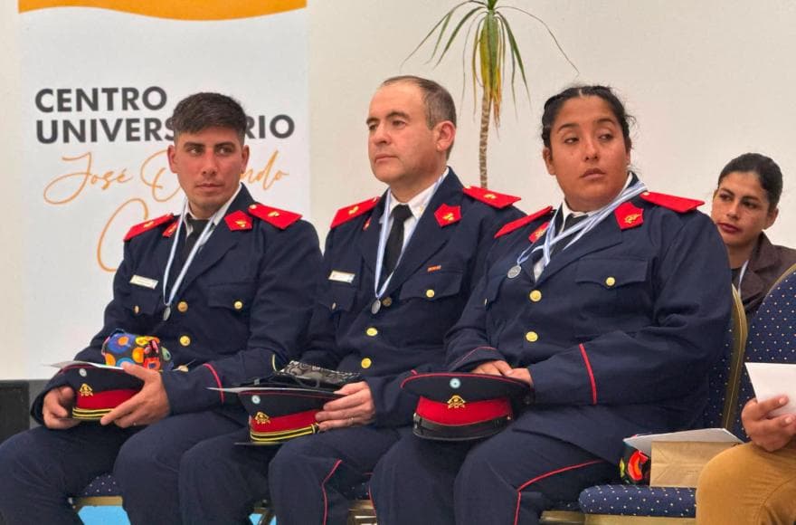 Cinco bomberos voluntarios de Ramallo terminaron la secundaria a través del Plan FinEs