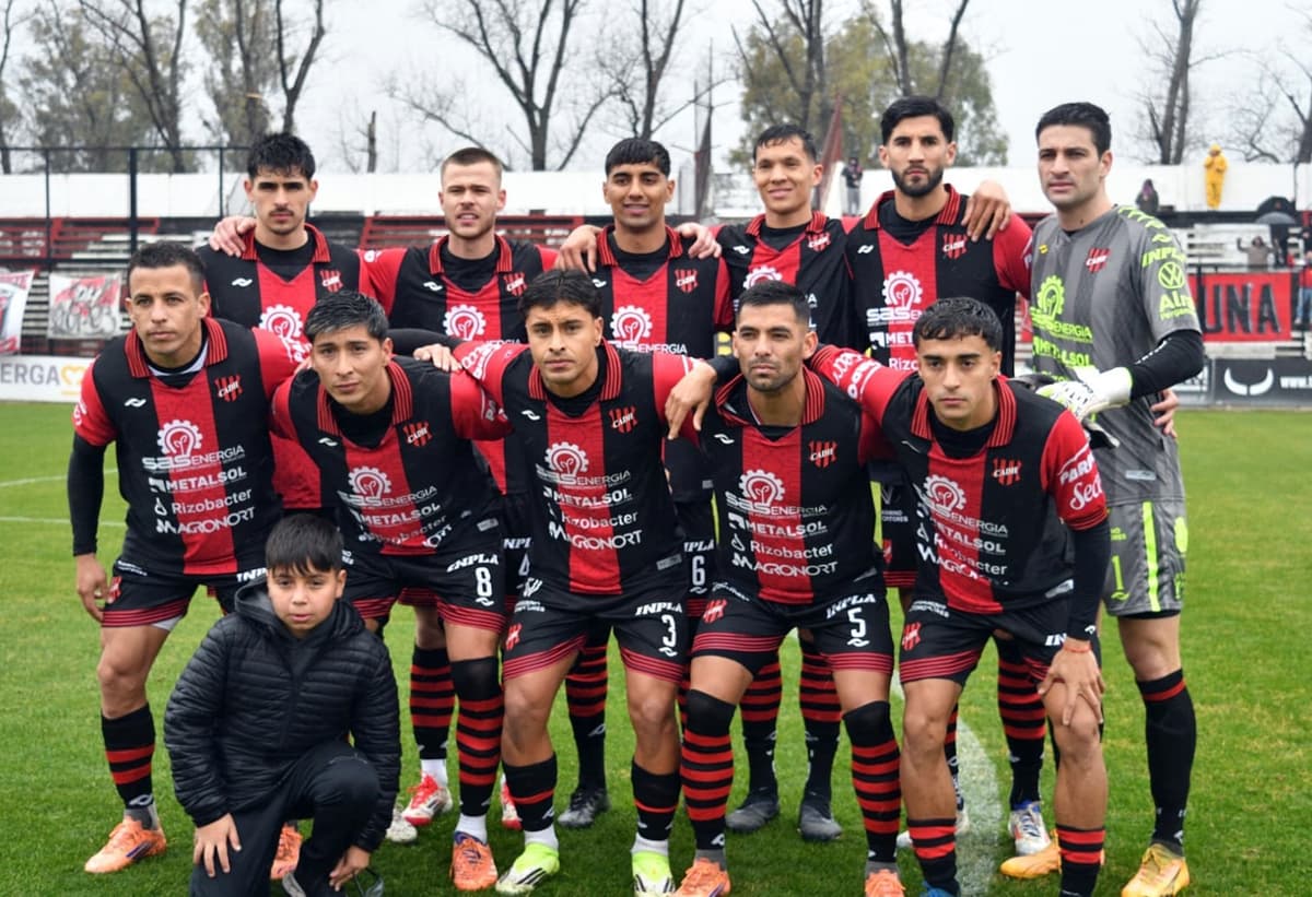 Douglas va por la clasificación anticipada ante Atlético Escobar
