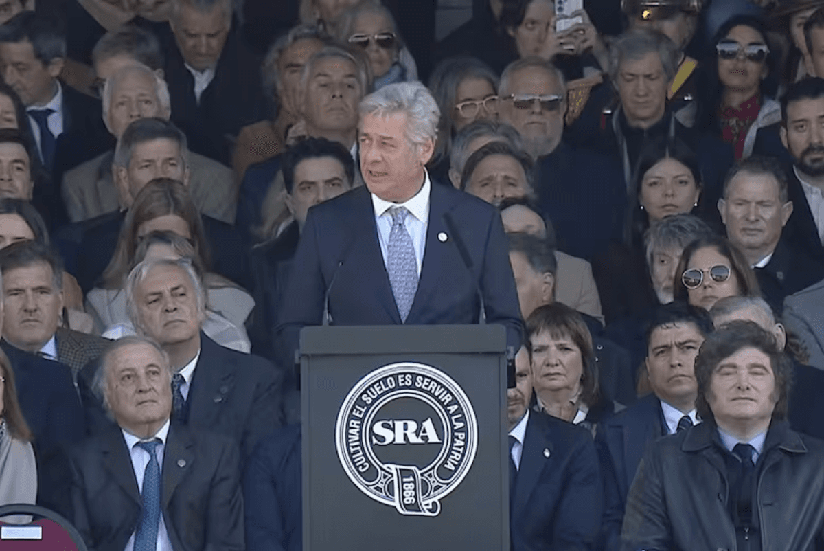 La Rural reclamó que las retenciones "dejen de existir por ley y para siempre" ante un Milei que escuchó desde el palco