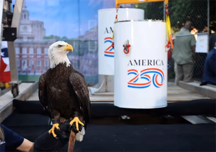 Mensaje al futuro: un iPhone 17 fue enterrado en una cápsula del tiempo que será abierta en el año 2276