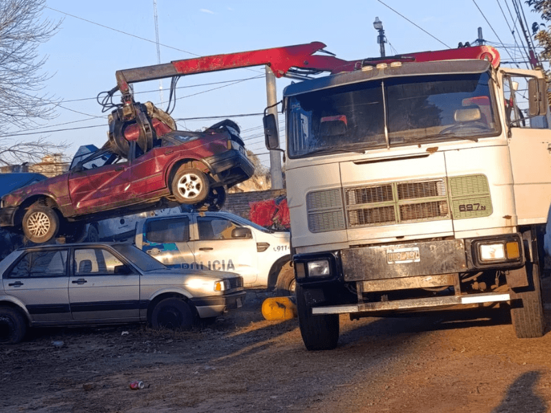 Ramallo compactó 289 vehículos secuestrados y liberó las comisarías de autos y motos abandonados