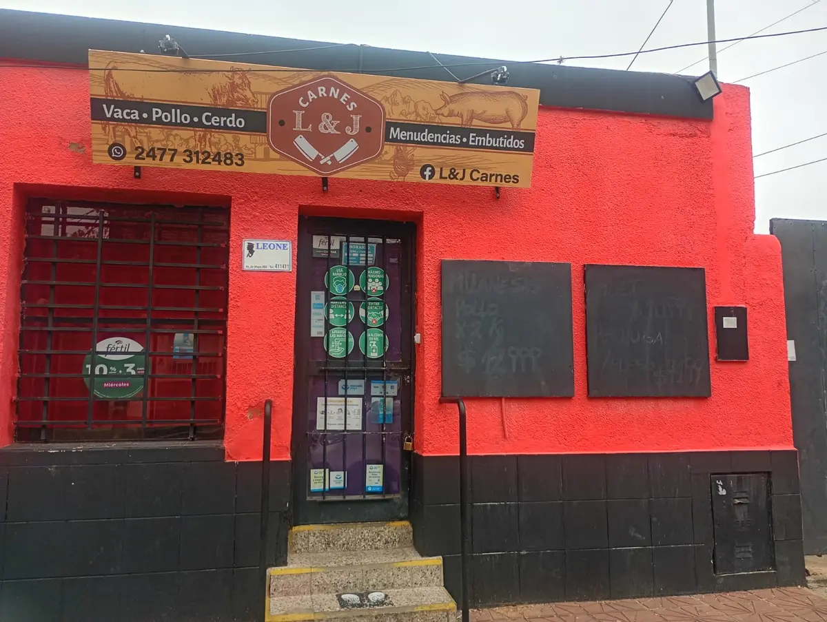 Robo en una carnicería: entraron por la parte trasera y se llevaron máquinas, mercadería y dinero