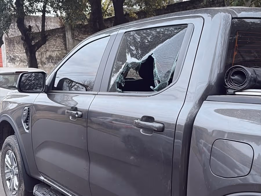 Rompieron el vidrio de una camioneta y robaron una cartera durante un torneo de pádel