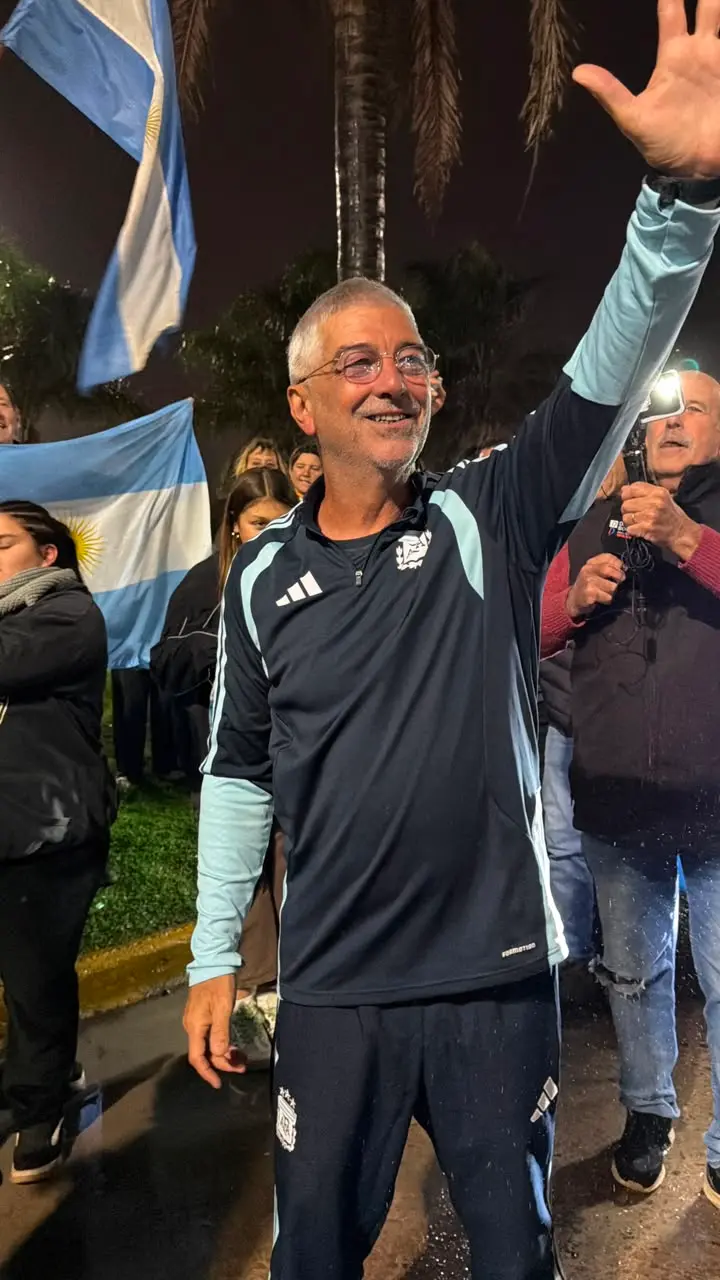 San Antonio de Areco recibió con emoción a Luis García tras su paso por el Mundial