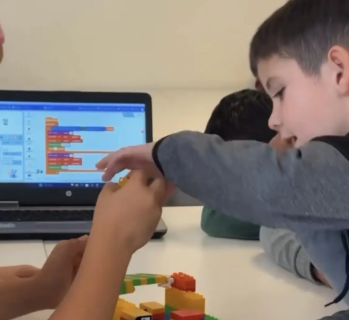 San Nicolás: La apuesta por la educación tecnológica convocó a más de 740 chicos