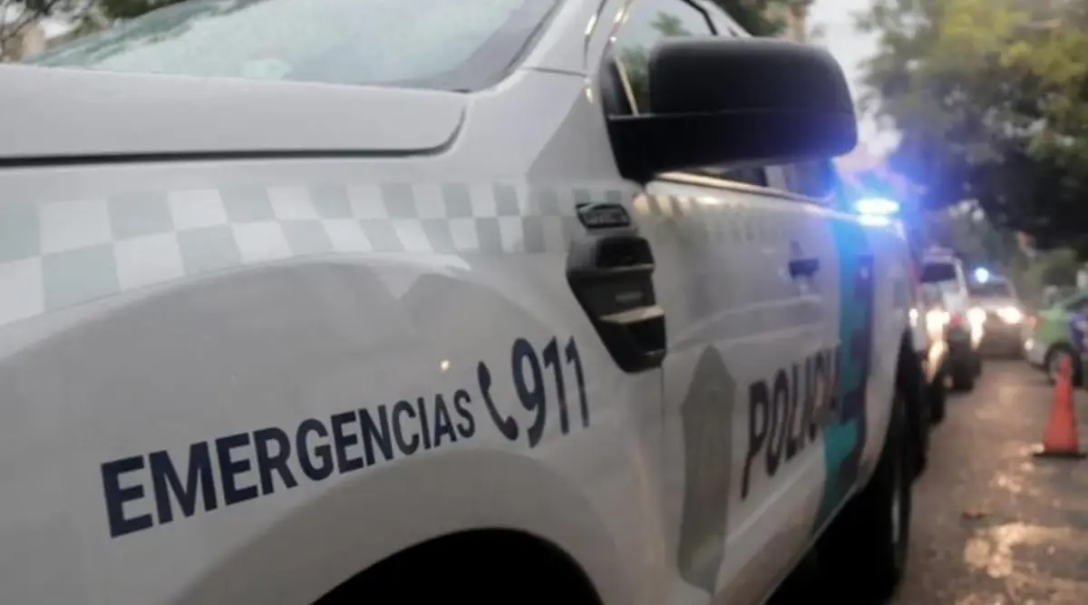 Tres de Febrero: un policía retiró dinero de un banco, lo siguieron dos motochorros y mató a uno de los asaltantes