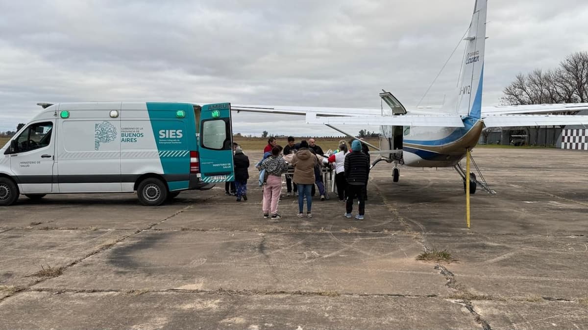 Un vuelo sanitario trasladó a La Plata a la adolescente baleada en el barrio San José por su gravedad