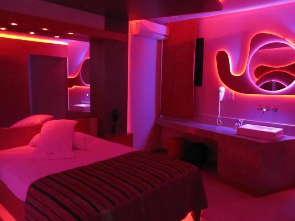 Una noche de drogas, alcohol y un extraño episodio en un hotel alojamiento terminó con una joven hospitalizada