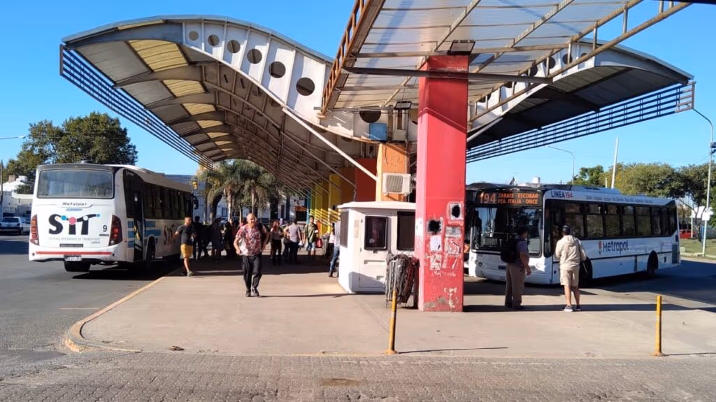 Vía Rosario avanza para unir Zárate con Rosario mientras crecen los reclamos por el transporte