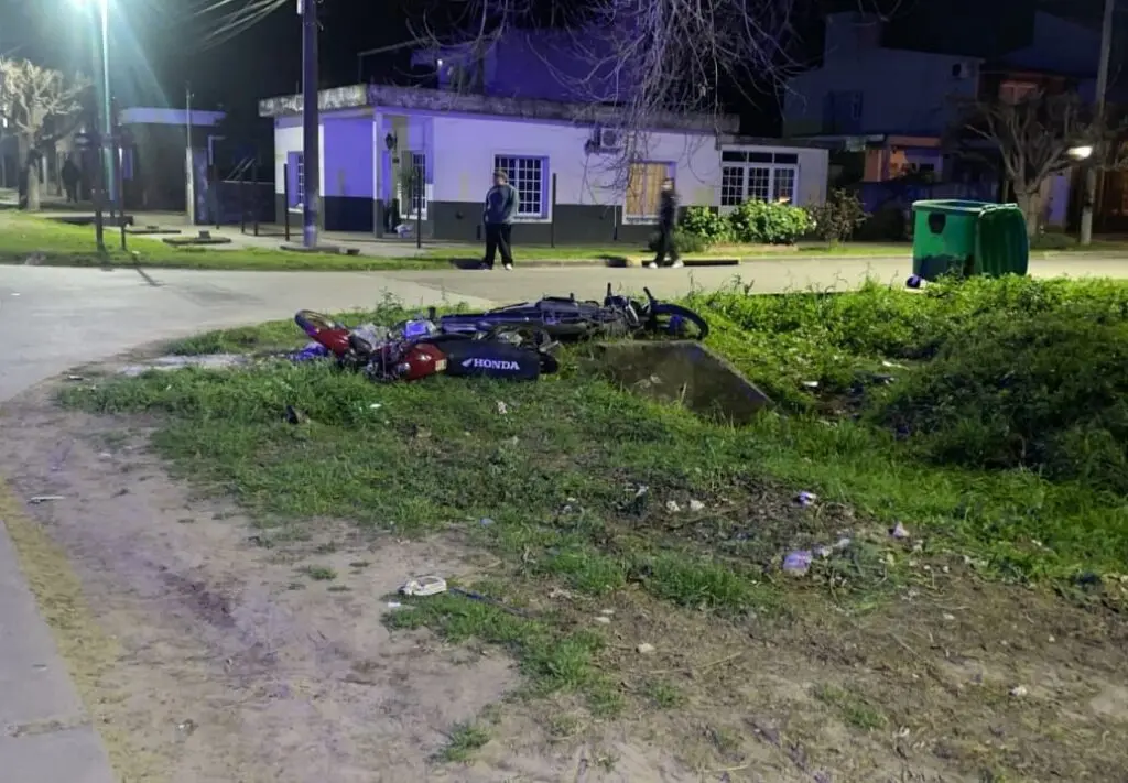 Accidente entre dos motos en Ramallo: un hombre y una adolescente fueron derivados a San Nicolás
