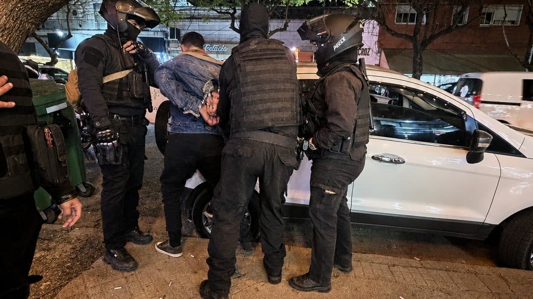 Aprehendieron a un sujeto por intentar robar un perfume en un bazar de Avenida de Mayo