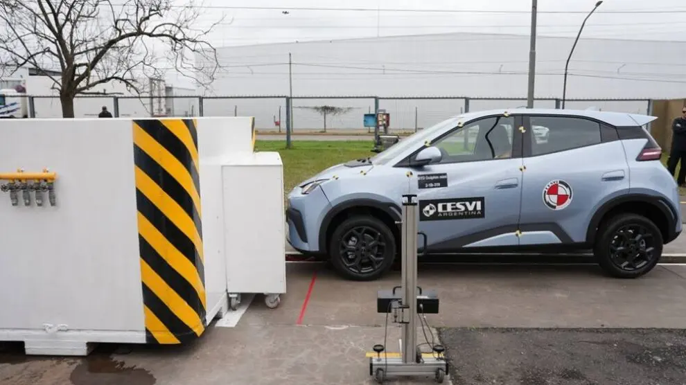 Cesvi Argentina realizó el primer ensayo de impacto delantero de un vehículo 100% eléctrico