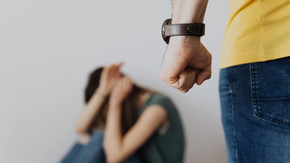 Conflicto familiar finaliza con una menor lesionada en la vía pública