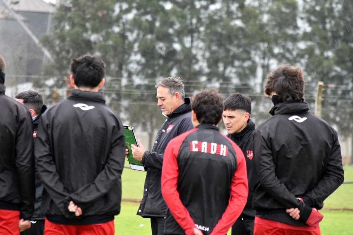 Douglas afronta ante Mitre el primer desafío de la era Medina