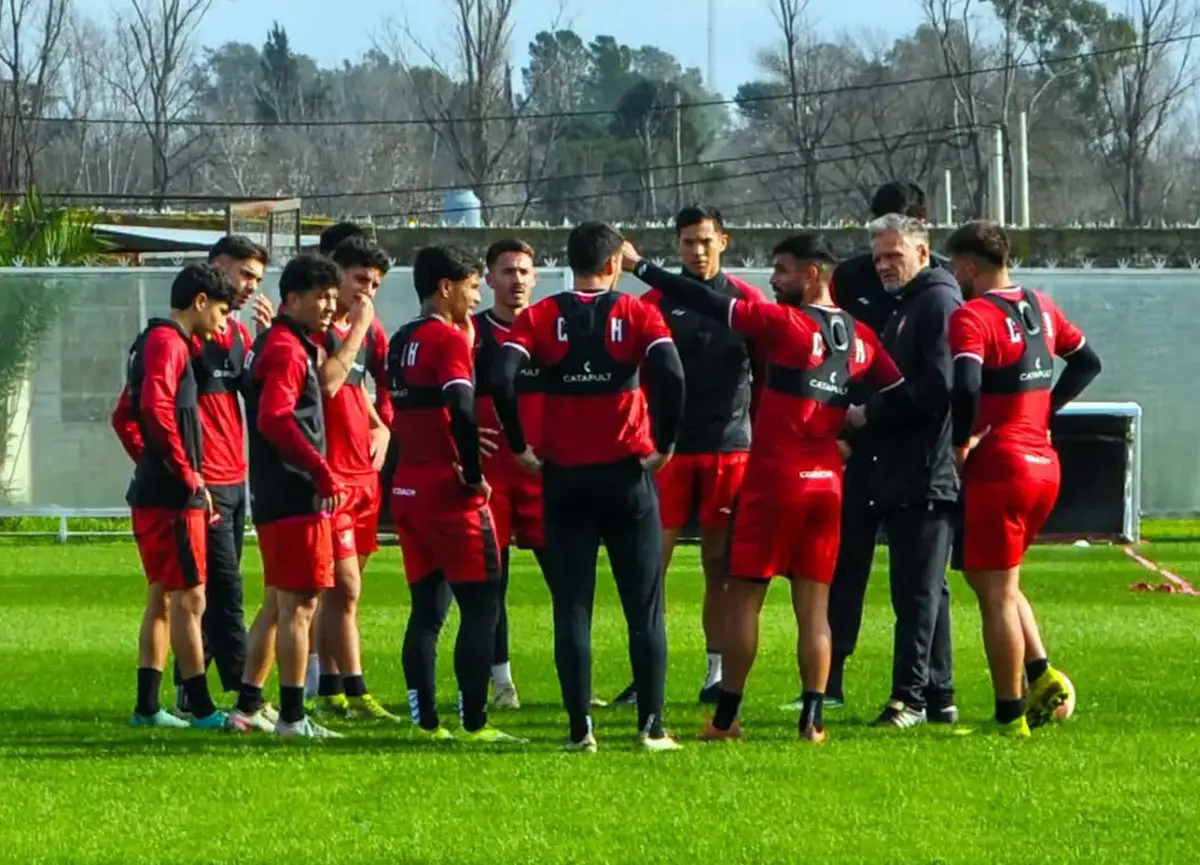 Douglas recibe a San Martín en busca de su primer triunfo en la Zona Campeonato