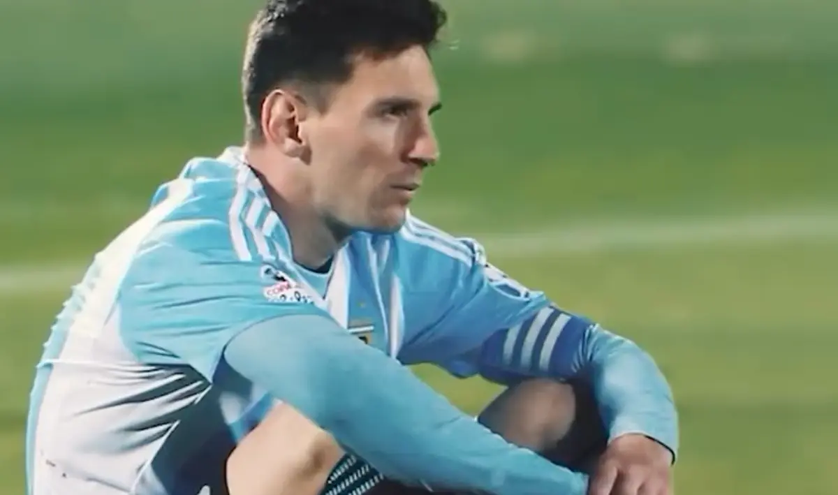 El video del repaso de su carrera y la historia de "Brindis", la canción que eligió para despedirse