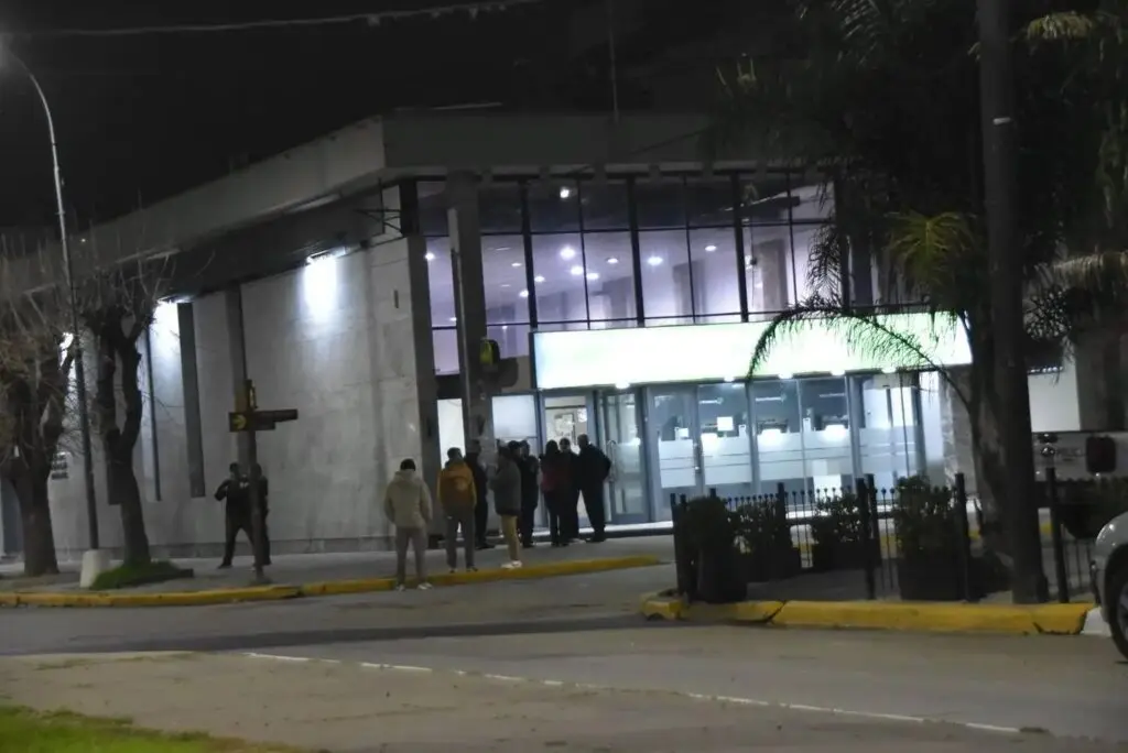 Intento de robo al Banco Provincia de Ramallo: un acusado sigue detenido y dos recuperaron la libertad
