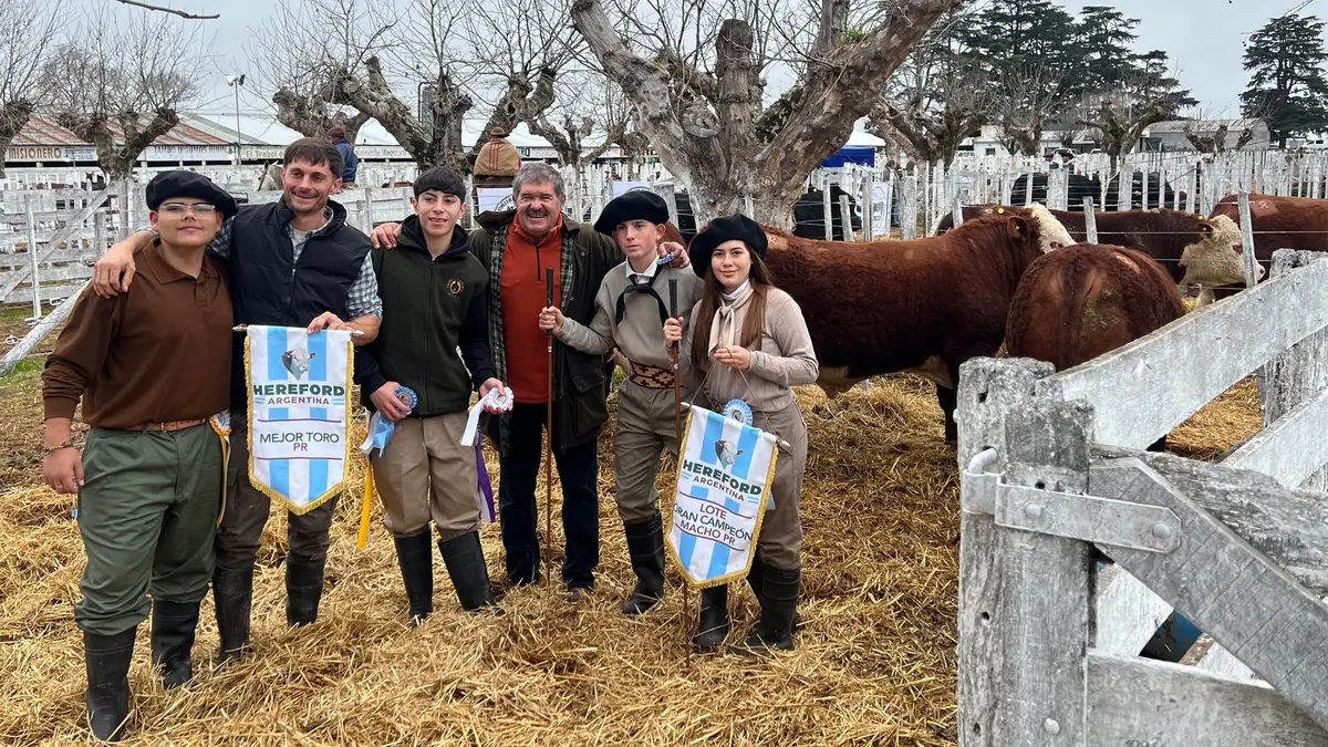 La Escuela Agropecuaria de Pergamino obtuvo cinco grandes premios con sus reproductores Hereford en la Expo Junín